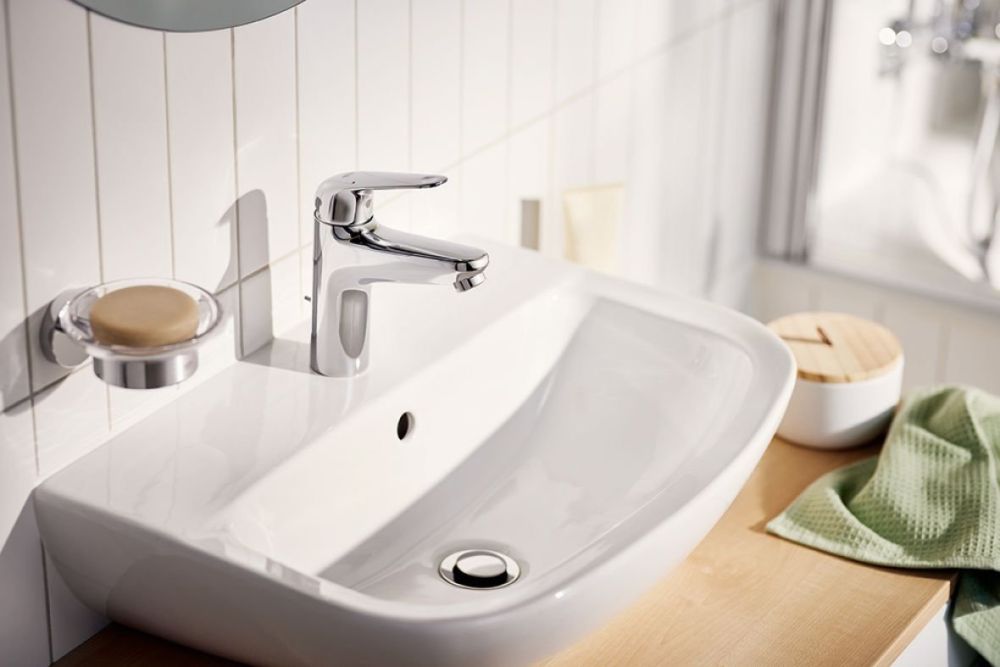 Змішувач для раковини Grohe Swift хром 24316001