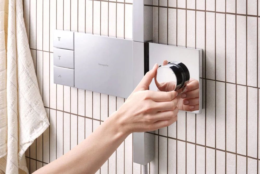 Душевая система с термостатом Hansgrohe Raindance Alive Q хром 24590000