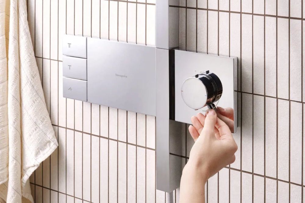 Душевая система с термостатом Hansgrohe Raindance Alive Q хром 24590000