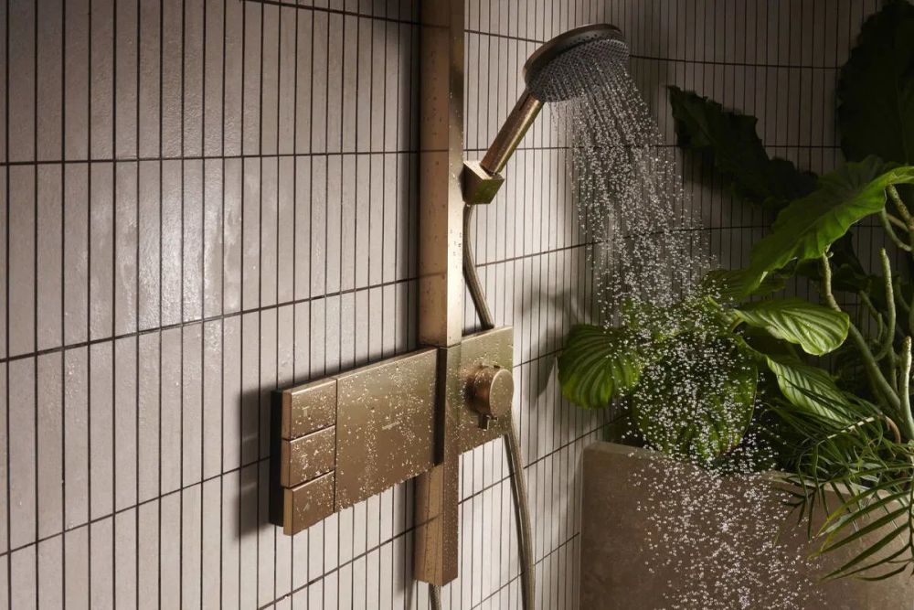Душевая система с термостатом Hansgrohe Raindance Alive Q бронза 24590140