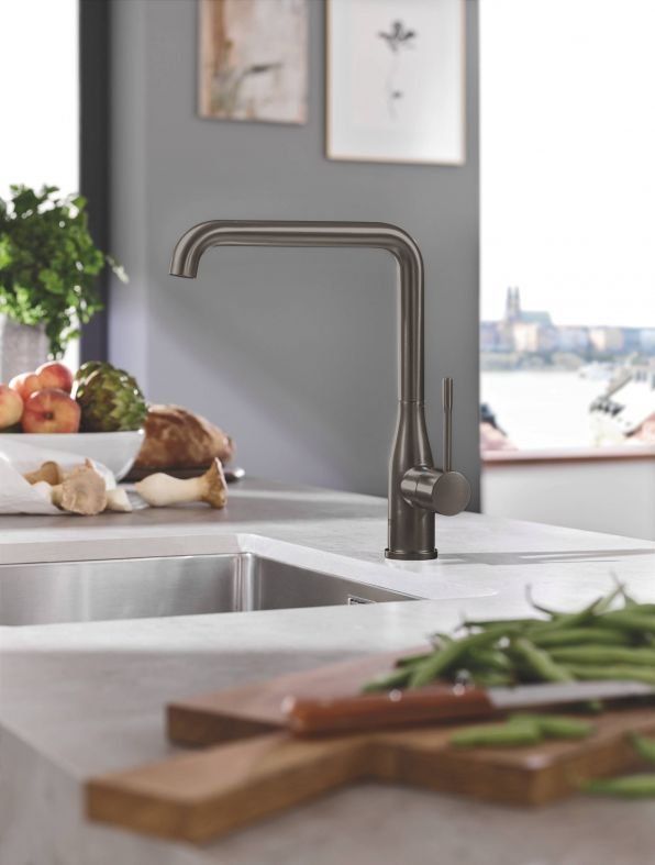 Змішувач для кухні Grohe Essence графіт темний матовий 30269AL0