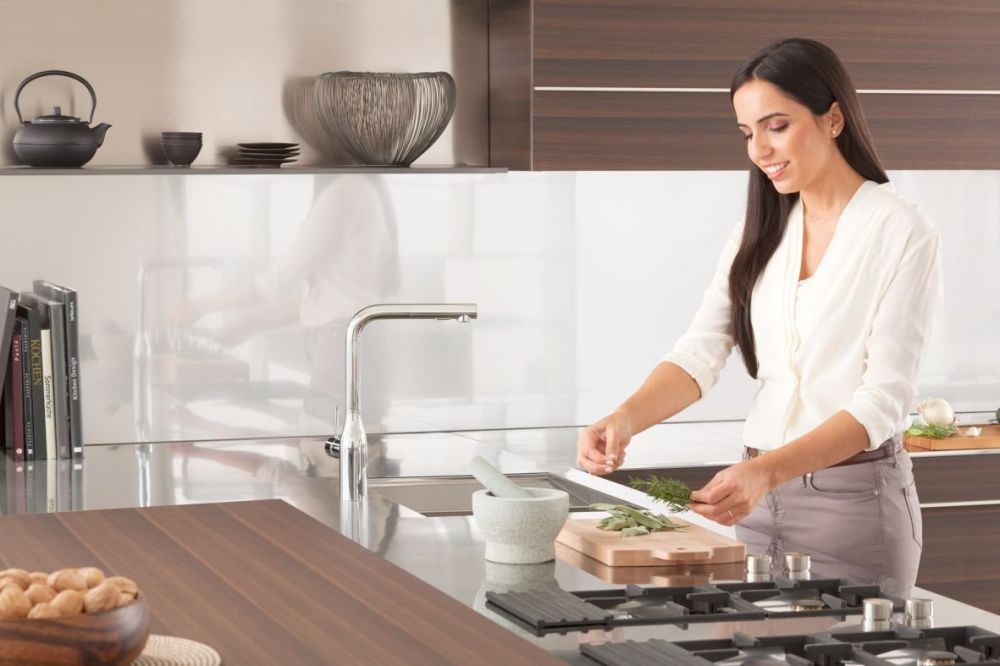 Змішувач для кухні Grohe Essence хром 30270000 з висувною лійкою