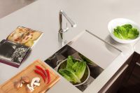 Змішувач для кухні Grohe Essence хром 30270000 з висувною лійкою