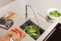 Змішувач для кухні Grohe Essence хром 30270000 з висувною лійкою