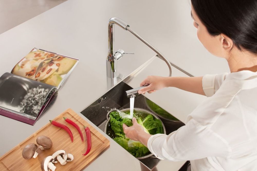 Змішувач для кухні Grohe Essence хром 30270000 з висувною лійкою