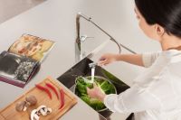 Змішувач для кухні Grohe Essence хром 30270000 з висувною лійкою