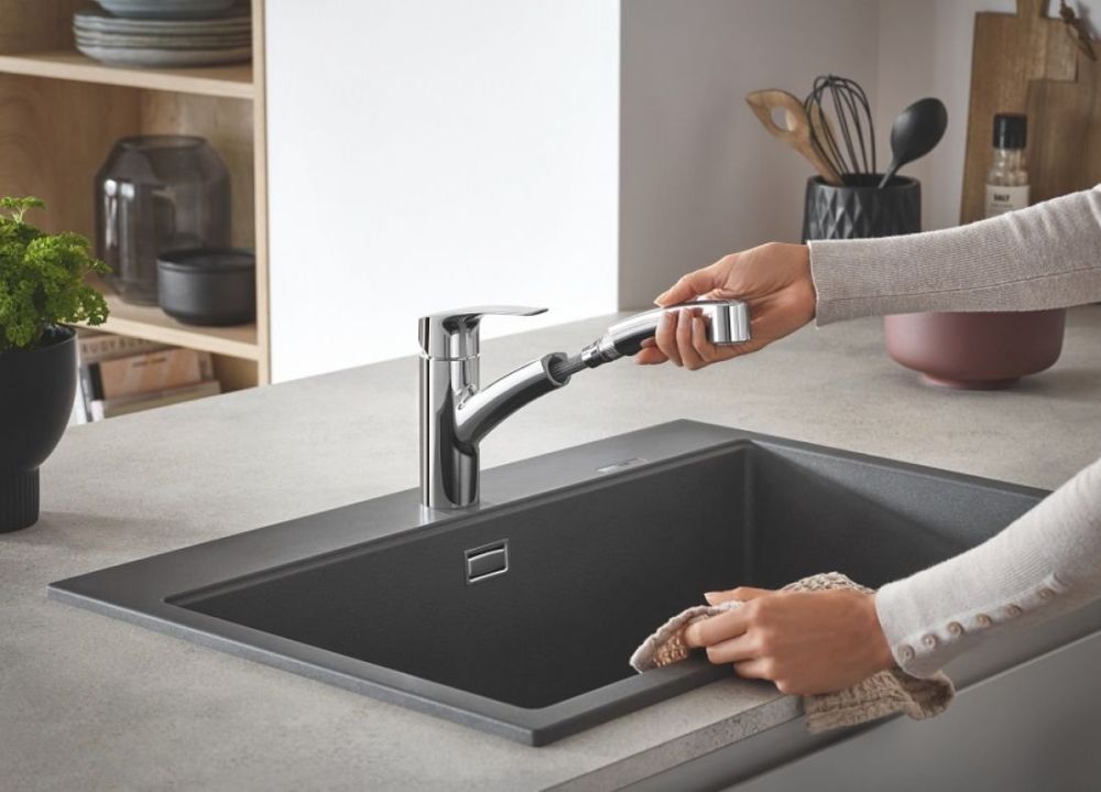 Змішувач для кухні Grohe Eurosmart New хром 30305001 з висувною лійкою