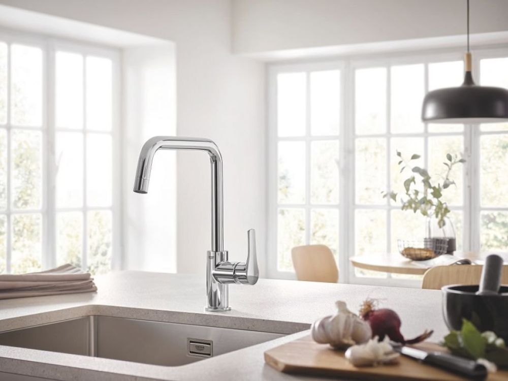 Змішувач для кухні Grohe Eurosmart New хром 30567000