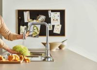 Змішувач для кухні Grohe Eurosmart хром 30619000 з висувною лійкою