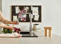 Змішувач для кухні Grohe Eurosmart суперсталь 30619DC0 з висувною лійкою