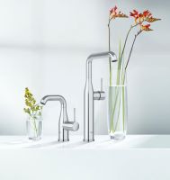 Змішувач для раковини Grohe Essence хром 32901001