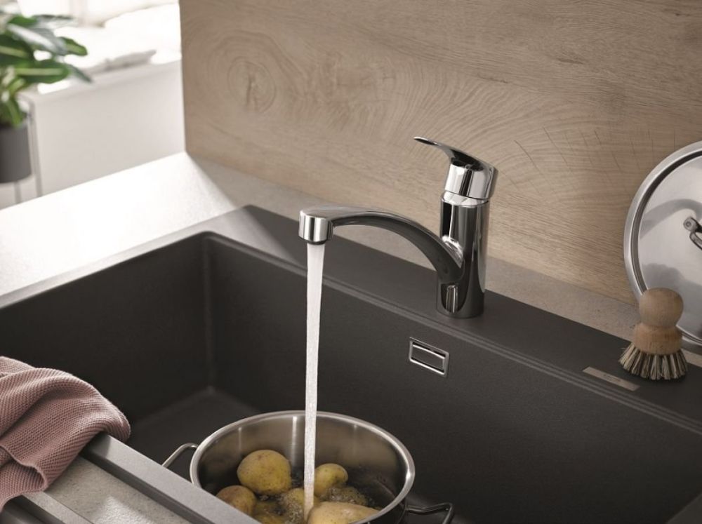 Змішувач для кухні Grohe Eurosmart New хром 33281003