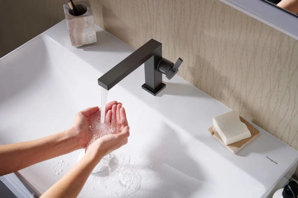 Раковина підвісна Hansgrohe Xelu Q 80 см білий глянцевий 61020450
