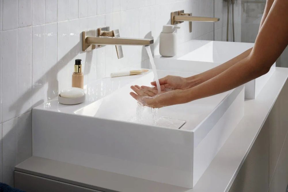 Раковина подвесная Hansgrohe Xevolos E 60 см белый глянцевый 61095450
