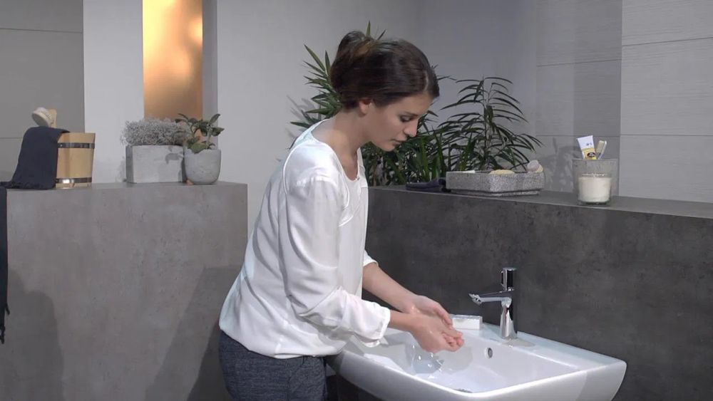 Змішувач для раковини Hansgrohe Talis Select E хром 71750000
