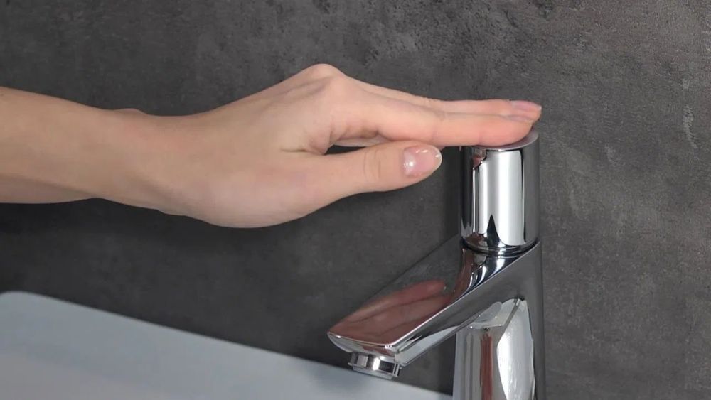 Змішувач для раковини Hansgrohe Talis Select E хром 71750000