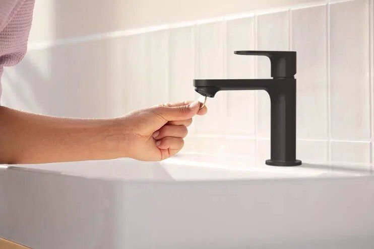 Змішувач для раковини Hansgrohe Rebris S чорний матовий 72520670