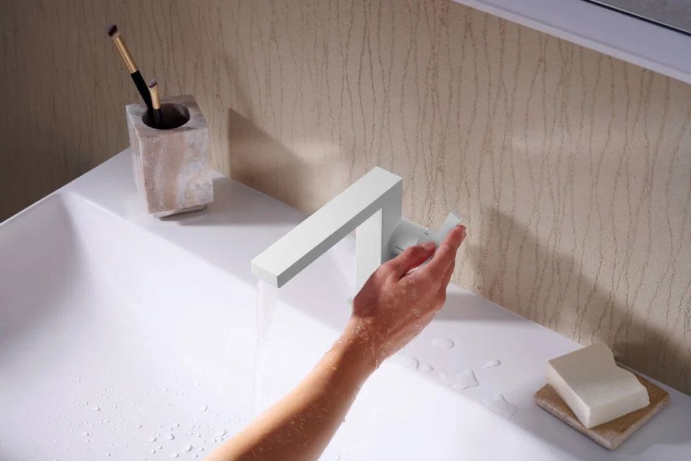 Змішувач для раковини Hansgrohe Tecturis E білий матовий 73020700