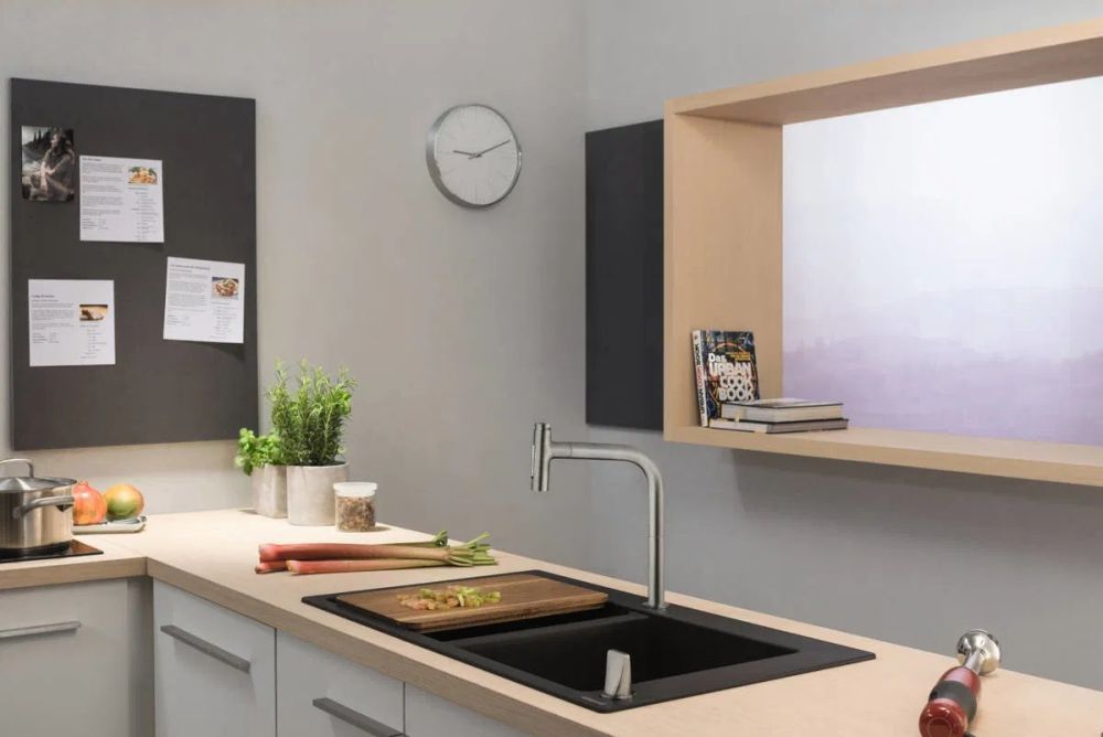 Змішувач для кухні Hansgrohe Metris сталь 73818800 з висувною лійкою