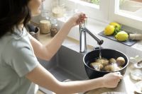 Змішувач для кухні Hansgrohe Zesis M33 хром 74822000 з висувною лійкою
