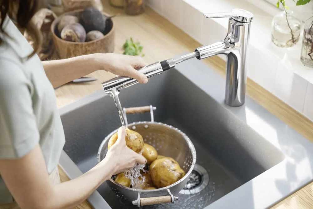 Змішувач для кухні Hansgrohe Zesis M33 хром 74822000 з висувною лійкою