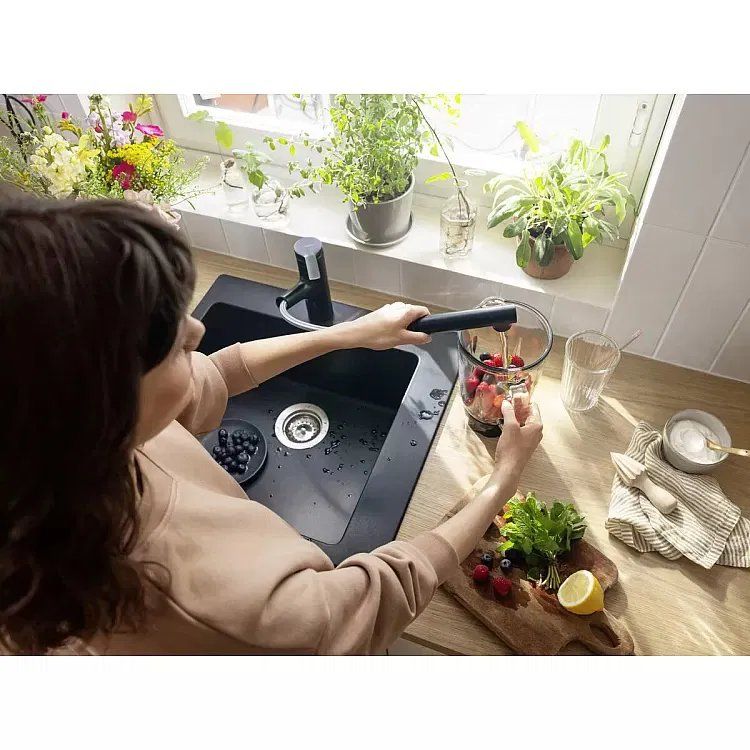 Змішувач для кухні Hansgrohe Zesis M33 чорний 74822670 з висувною лійкою