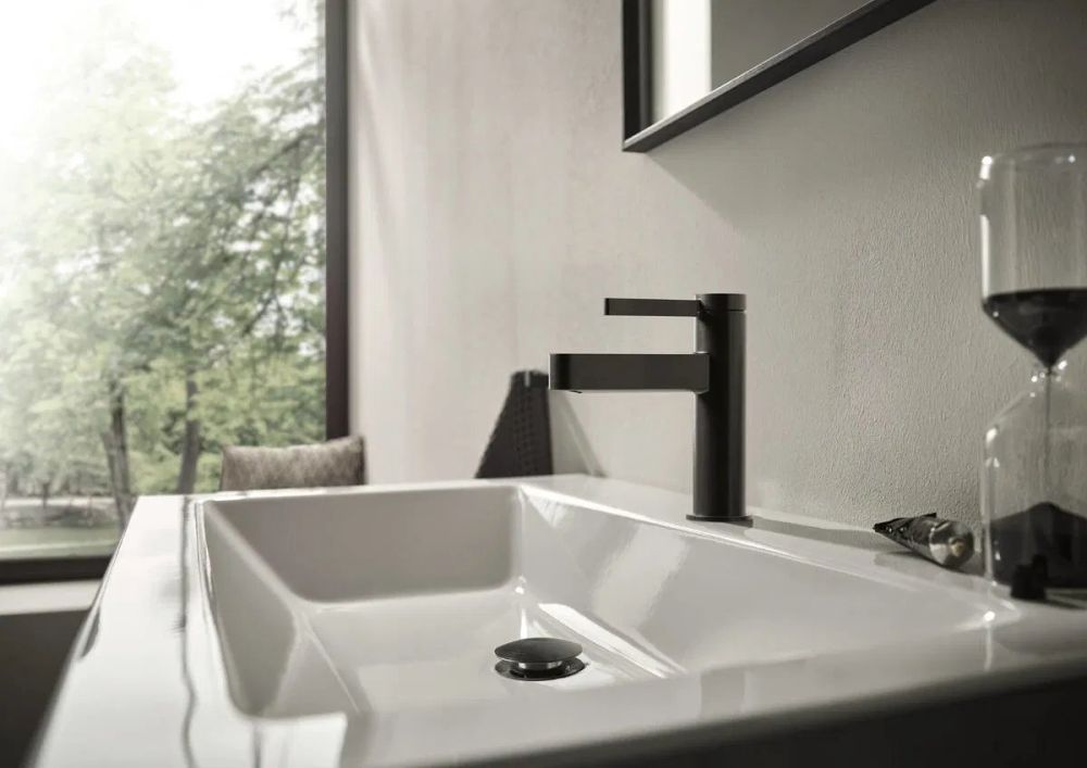 Змішувач для раковини Hansgrohe Finoris чорний матовий хром 76024340