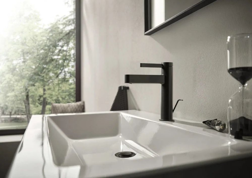 Смеситель для раковины Hansgrohe Finoris черный матовый хром 76025340