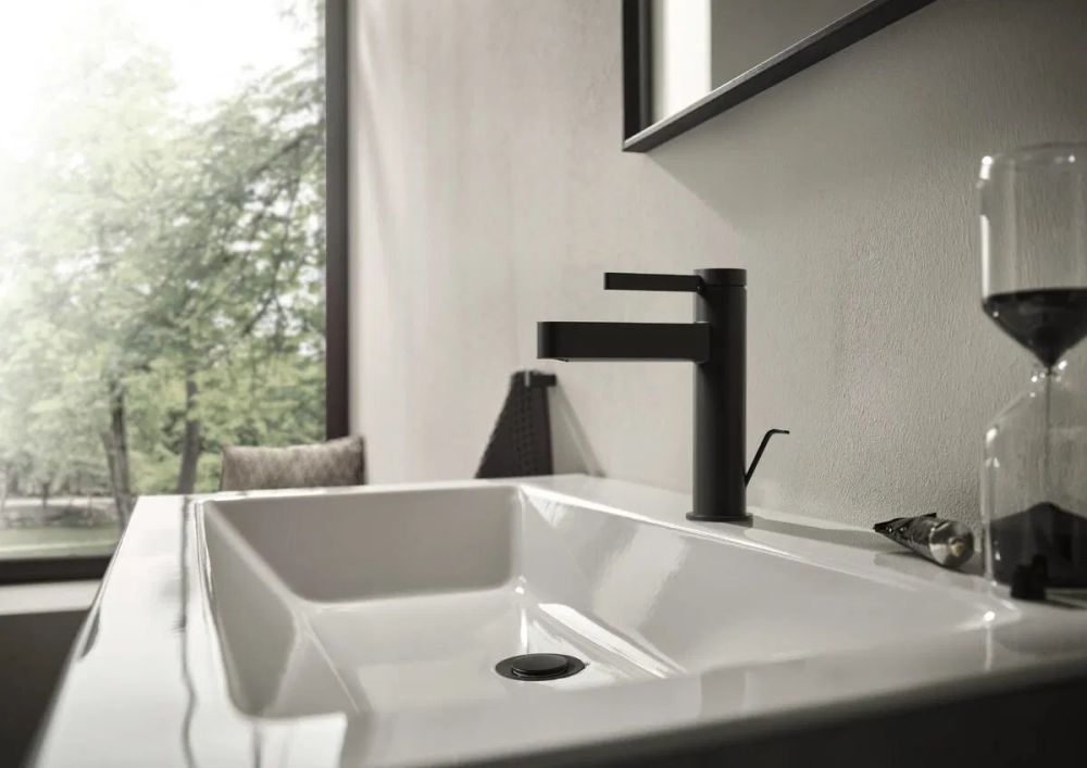Змішувач для раковини Hansgrohe Finoris чорний матовий 76025670