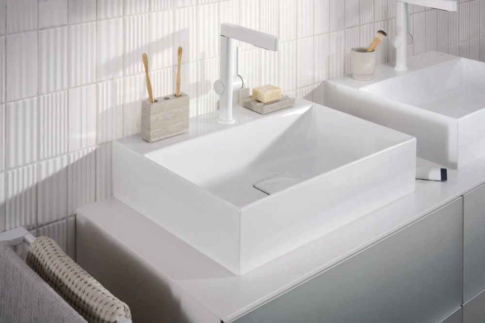 Змішувач для раковини Hansgrohe Finoris білий матовий 76063700 з висувною лійкою