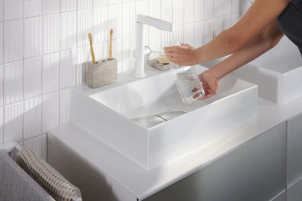 Змішувач для раковини Hansgrohe Finoris білий матовий 76063700 з висувною лійкою