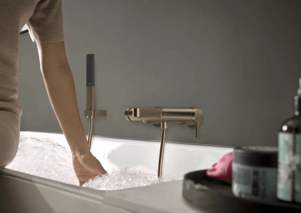 Змішувач для ванни Hansgrohe Finoris бронза 76420140