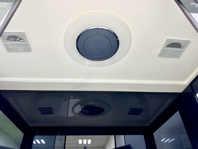 Гідромасажний бокс Veronis 150x85 (Профіль - чорний, скло - тоноване) BV-6-32 GR